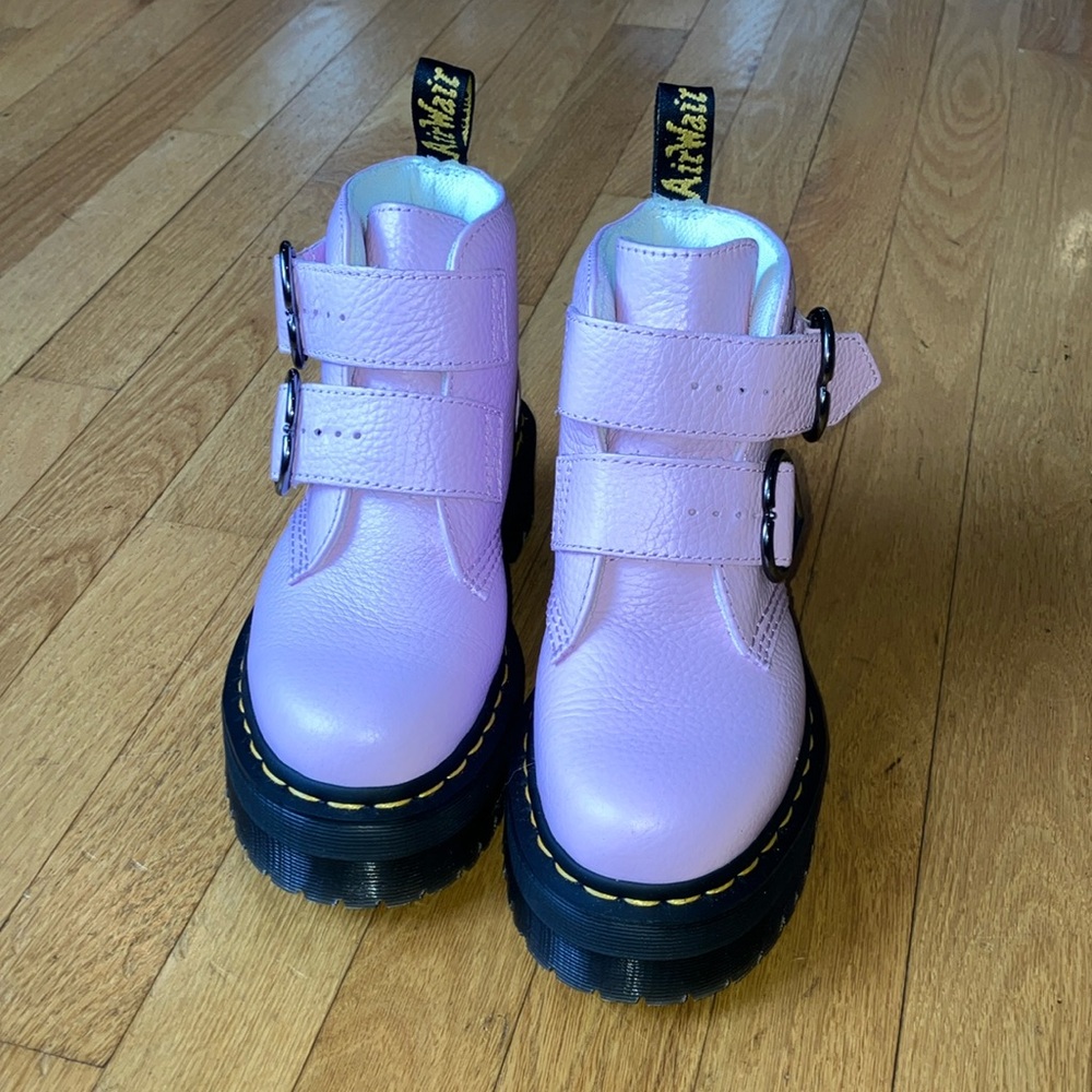 Dr. Martens Devon Heart  Pink lavender Leather Boots